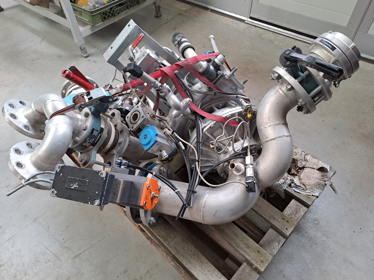 Neuwertige Albert Ziegler Wasserpumpe ( Feuerwehr ), Typ : FP 22 / 15, Artikel - Nr. : 81.99999 - 99 - Помпа за охлаждаща течност за Камион: снимка 1 Neuwertige Albert Ziegler Wasserpumpe ( Feuerwehr ), Typ : FP 22 / 15, Artikel - Nr. : 81.99999 - 99 - Помпа за охлаждаща течност за Камион: снимка 1