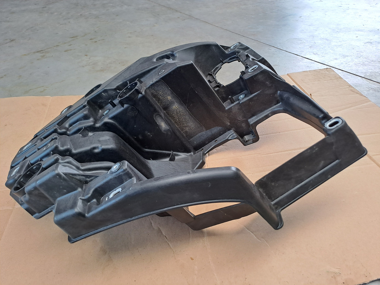 Преден фар за Камион Neuwertiger Träger für Scheinwerfer MAN TG3 rechts, Artikel - Nr. : 81.41610 - 5838 / 5837: снимка 6 Преден фар за Камион Neuwertiger Träger für Scheinwerfer MAN TG3 rechts, Artikel - Nr. : 81.41610 - 5838 / 5837: снимка 6