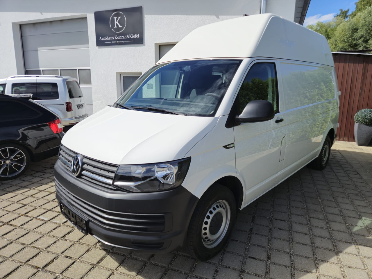 Volkswagen T6 Transporter Benzin Hochdach LR Standheizung - Малък ван: снимка 1 Volkswagen T6 Transporter Benzin Hochdach LR Standheizung - Малък ван: снимка 1