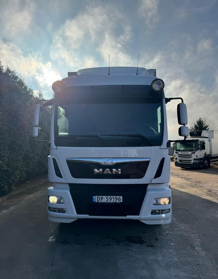 MAN MAN TGM 18.290/ IZOTERMA / OTWIERANY BOK/ /WINDA / 19 EUROPALET/ NISKI PRZEBIEG /SYPIALKA /ACC/EURO6 - Рефрижератор камион: снимка 3 MAN MAN TGM 18.290/ IZOTERMA / OTWIERANY BOK/ /WINDA / 19 EUROPALET/ NISKI PRZEBIEG /SYPIALKA /ACC/EURO6 - Рефрижератор камион: снимка 3