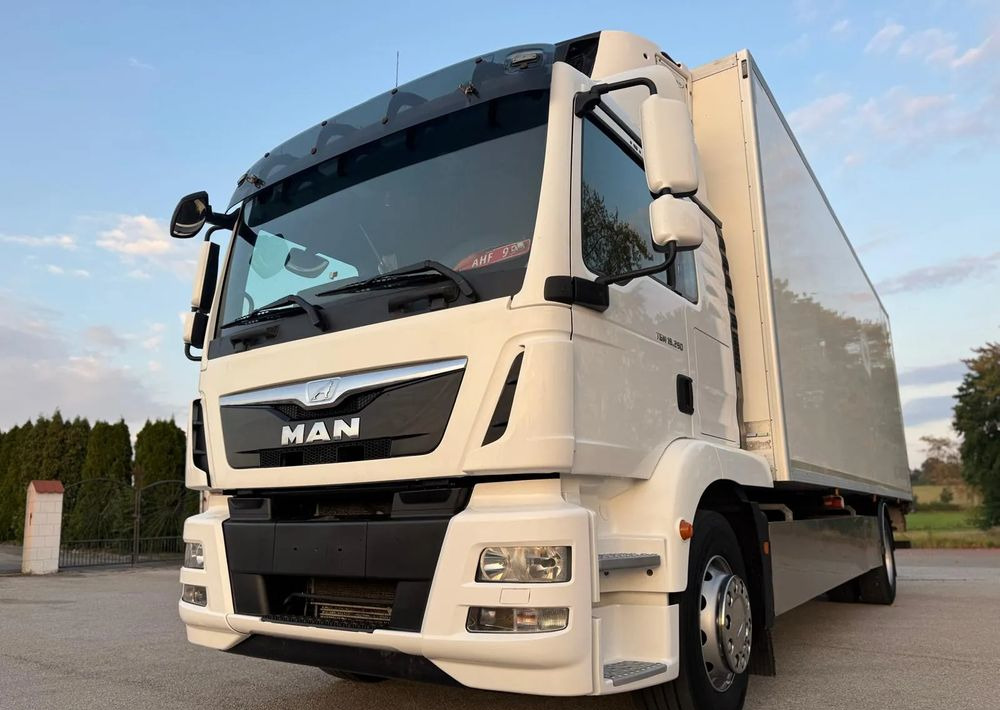 MAN TGM18.290 4x2 ACC/ CHłODNIA Z WINDĄ /CARRIER 850MT /SYPIALKA / EURO6/ASO - Рефрижератор камион: снимка 1 MAN TGM18.290 4x2 ACC/ CHłODNIA Z WINDĄ /CARRIER 850MT /SYPIALKA / EURO6/ASO - Рефрижератор камион: снимка 1