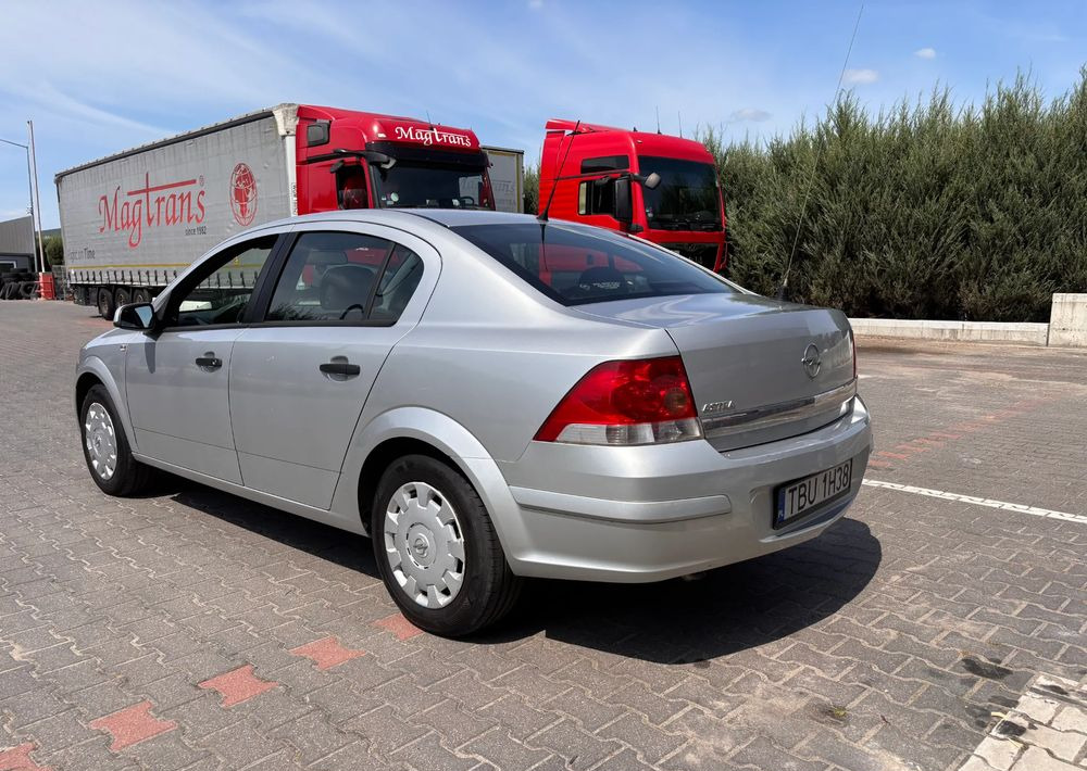 Opel Astra 1.6 Edition - Седан: снимка 5 Opel Astra 1.6 Edition - Седан: снимка 5