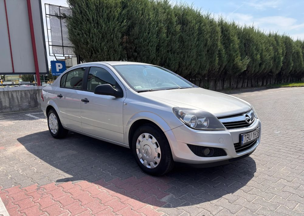 Opel Astra 1.6 Edition - Седан: снимка 1 Opel Astra 1.6 Edition - Седан: снимка 1