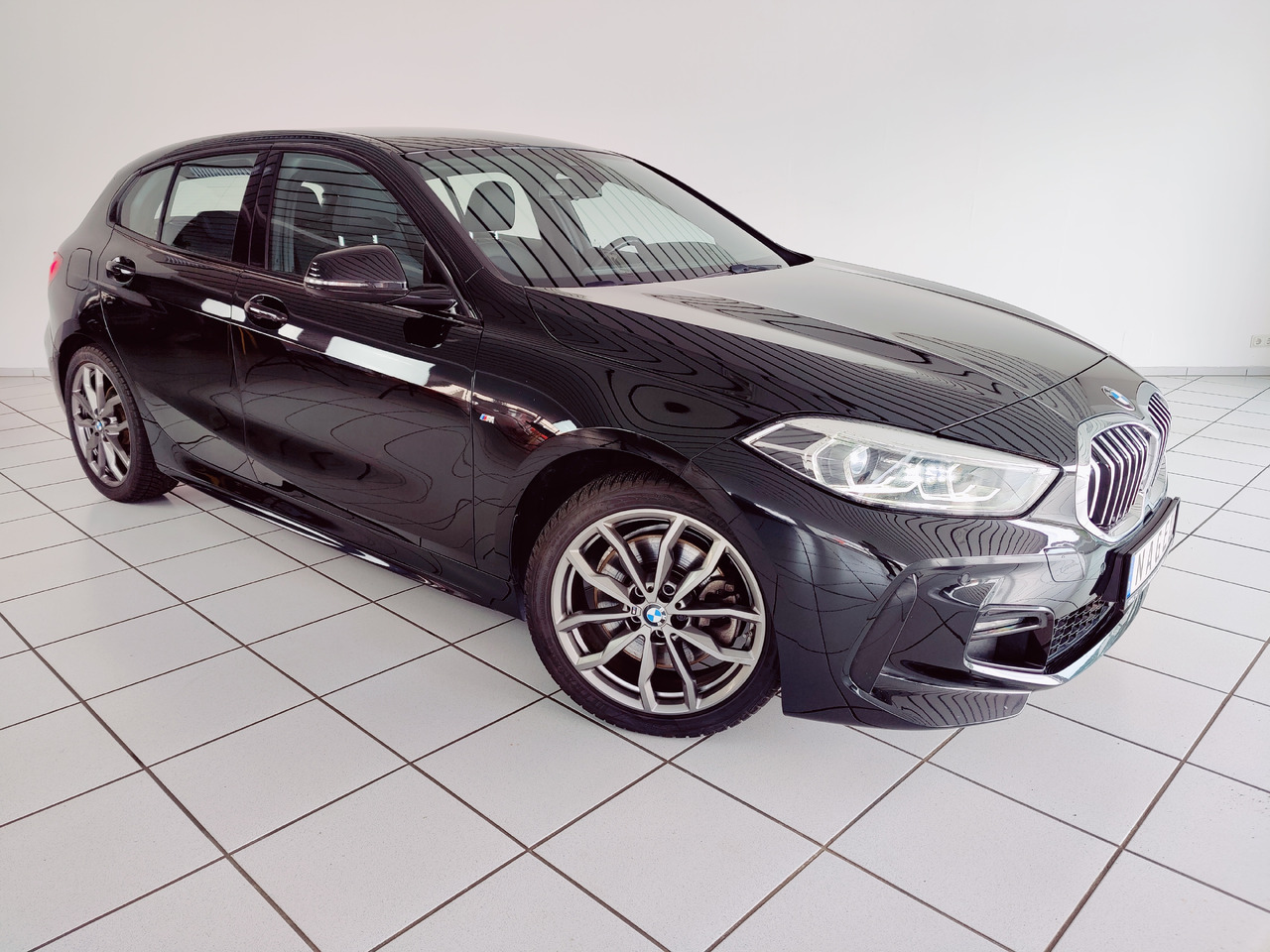 BMW 120 i M Sport RTTI LiveCockpit Head-up Navi - Седан: снимка 3 BMW 120 i M Sport RTTI LiveCockpit Head-up Navi - Седан: снимка 3