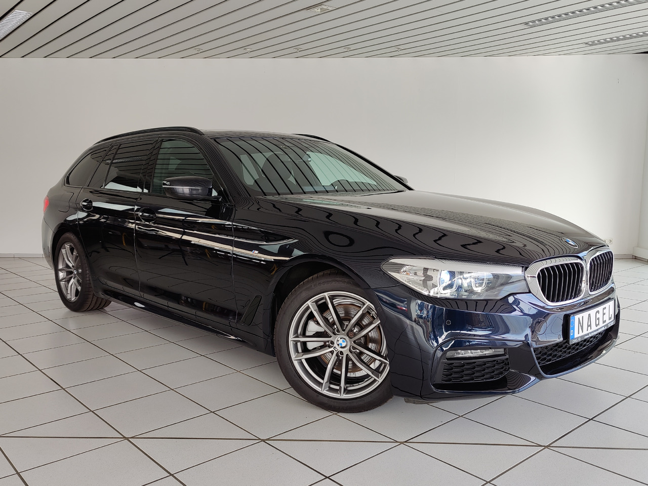 BMW 520 d xDrive M Sport Navi Kam Pano SHZ - Комби: снимка 3 BMW 520 d xDrive M Sport Navi Kam Pano SHZ - Комби: снимка 3
