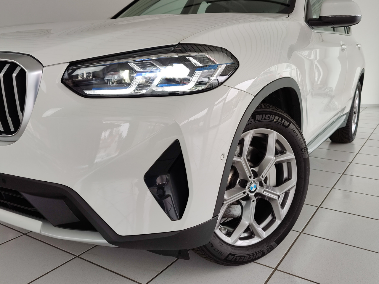 BMW X3 xDrive 30 i Live-Cockpit DAB Leder HiFi Headup - Джип: снимка 2 BMW X3 xDrive 30 i Live-Cockpit DAB Leder HiFi Headup - Джип: снимка 2