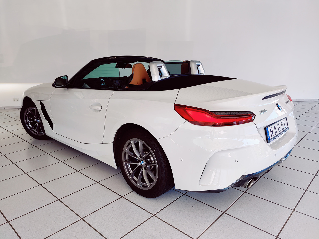 BMW Z4 sDrive 30 i M Sport Roadster Kam Head-Up Leder - Кабриолет: снимка 4 BMW Z4 sDrive 30 i M Sport Roadster Kam Head-Up Leder - Кабриолет: снимка 4