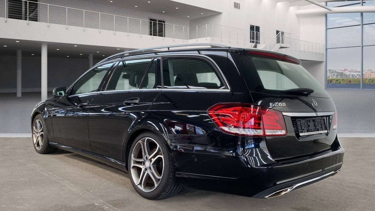 Mercedes-Benz E 200 CGI BlueEfficiency - Комби: снимка 4 Mercedes-Benz E 200 CGI BlueEfficiency - Комби: снимка 4