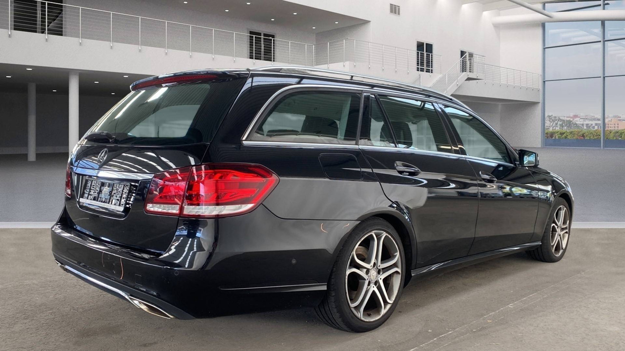 Mercedes-Benz E 200 CGI BlueEfficiency - Комби: снимка 3 Mercedes-Benz E 200 CGI BlueEfficiency - Комби: снимка 3