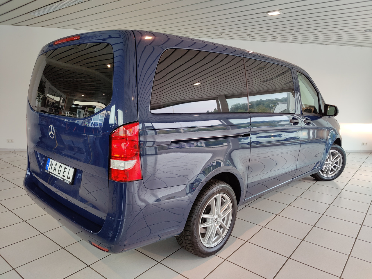 Mercedes-Benz Vito Tourer 114 CDI Pro lang 8-Sitzer Navi - Комби: снимка 4 Mercedes-Benz Vito Tourer 114 CDI Pro lang 8-Sitzer Navi - Комби: снимка 4