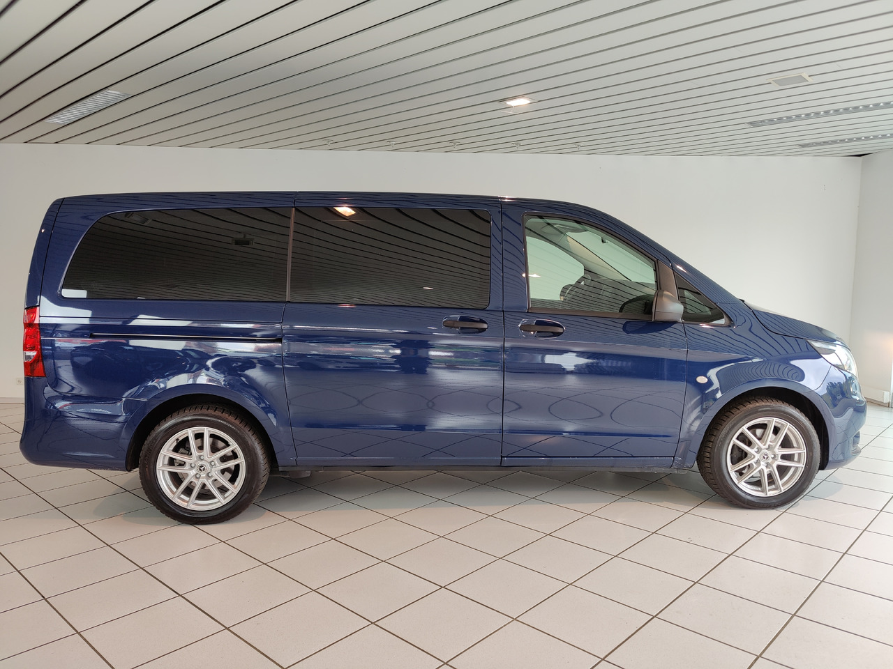 Mercedes-Benz Vito Tourer 114 CDI Pro lang 8-Sitzer Navi - Комби: снимка 5 Mercedes-Benz Vito Tourer 114 CDI Pro lang 8-Sitzer Navi - Комби: снимка 5