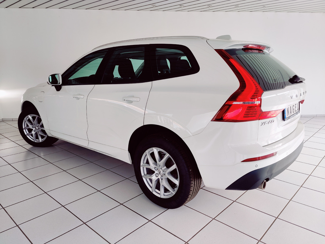 Volvo XC60 t8 twin engine Momentum Plug-In Hybrid AWD AHK Leder Navi - Джип: снимка 5 Volvo XC60 t8 twin engine Momentum Plug-In Hybrid AWD AHK Leder Navi - Джип: снимка 5