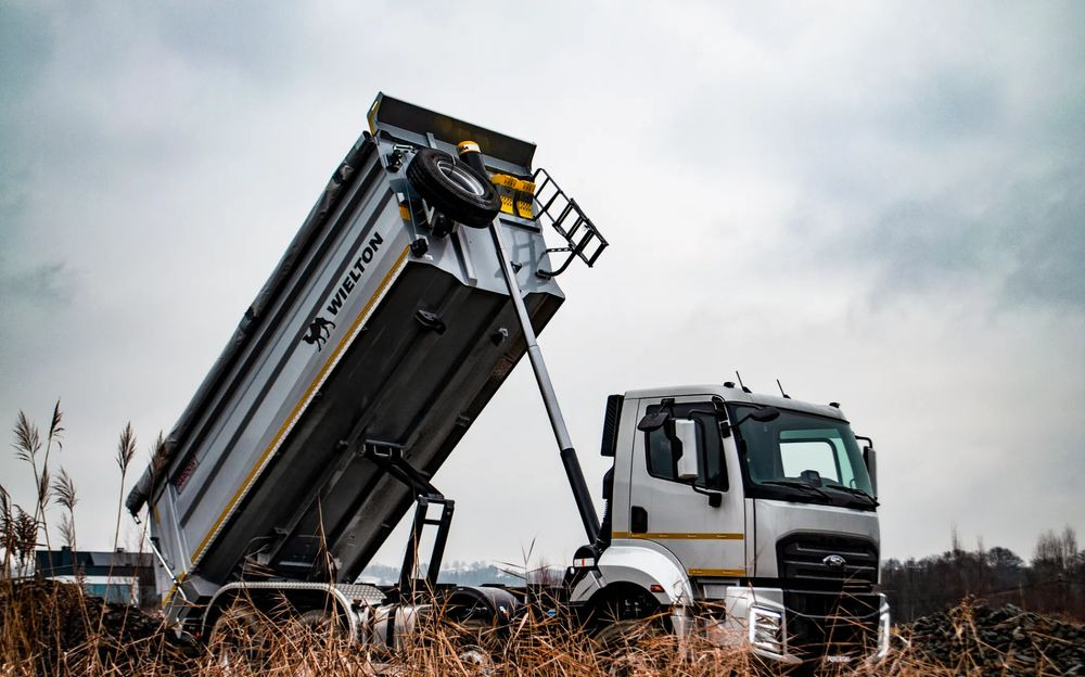 Ford Ford FORD F-LINE 4145 8x4 Wywrotka Wielton Tylnosypowa - Самосвал камион: снимка 2 Ford Ford FORD F-LINE 4145 8x4 Wywrotka Wielton Tylnosypowa - Самосвал камион: снимка 2