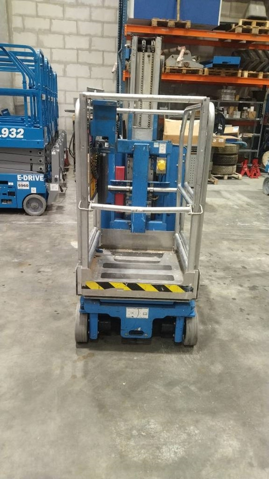 Genie GR 20 - Вертикална работна платформа: снимка 2 Genie GR 20 - Вертикална работна платформа: снимка 2