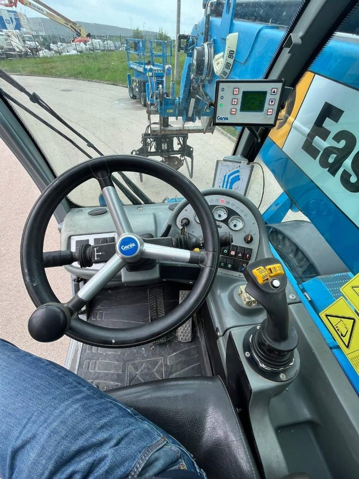 Телескопичен товарач Genie GTH 4016 SR: снимка 8