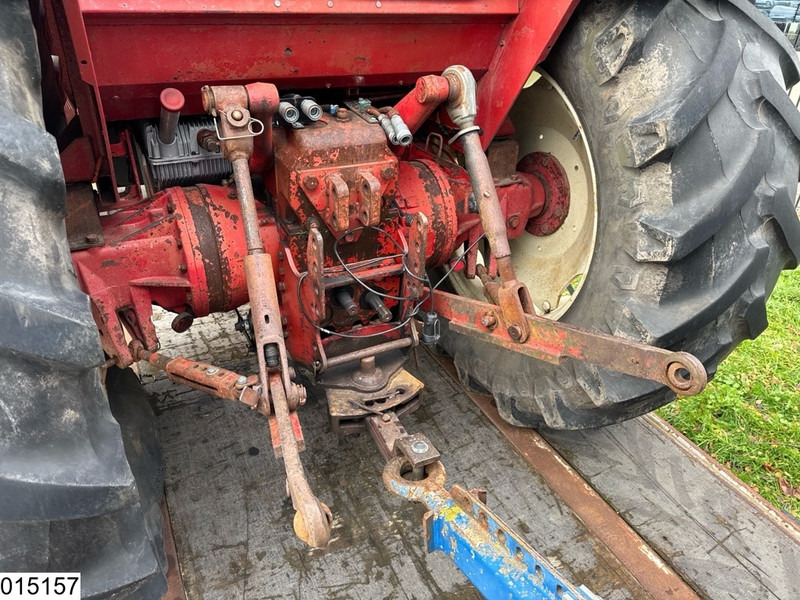 Трактор International 955A: снимка 13 Трактор International 955A: снимка 13