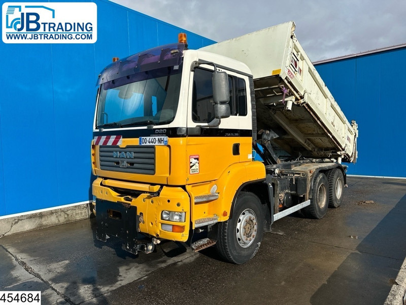 MAN TGA 26 390 6x4, Manual, Steel suspension - Самосвал камион: снимка 1 MAN TGA 26 390 6x4, Manual, Steel suspension - Самосвал камион: снимка 1