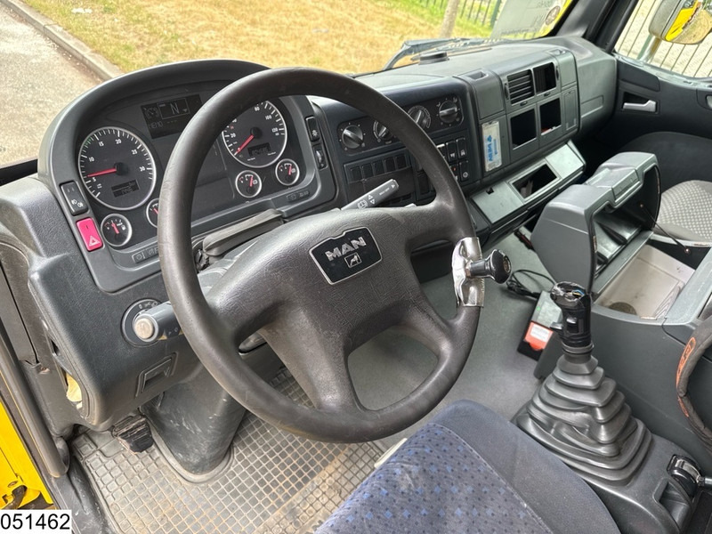 Бордови камион, Камион с кран MAN TGA 35 400 8x2, Handgeschakeld, Fassi, Remote, Combi: снимка 14