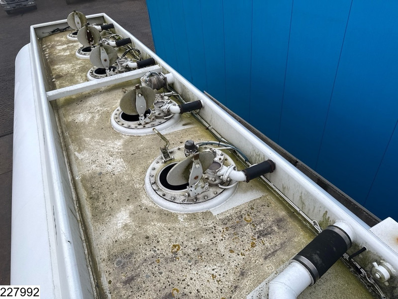 Камион цистерна Mercedes-Benz Actros 2532 6x2, EURO 5, 23600 Liter, 5 Comp, LAG: снимка 15