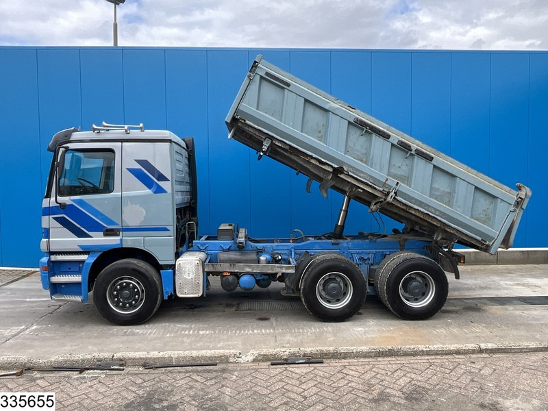 Mercedes-Benz Actros 2643 6x4, EURO 2, Manual, Retarder - Самосвал камион: снимка 3 Mercedes-Benz Actros 2643 6x4, EURO 2, Manual, Retarder - Самосвал камион: снимка 3