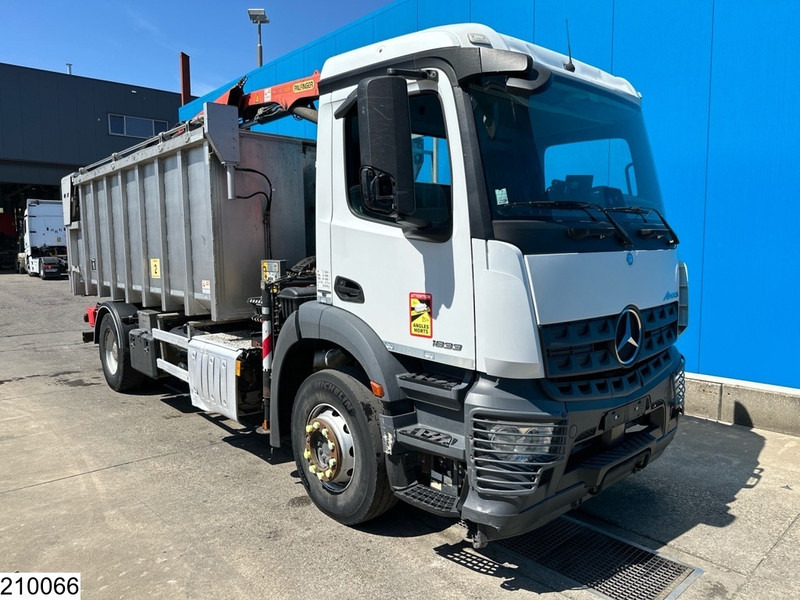 Mercedes-Benz Arocs 1833 EURO 6, Kipper, Palfinger - Самосвал камион, Камион с кран: снимка 3 Mercedes-Benz Arocs 1833 EURO 6, Kipper, Palfinger - Самосвал камион, Камион с кран: снимка 3