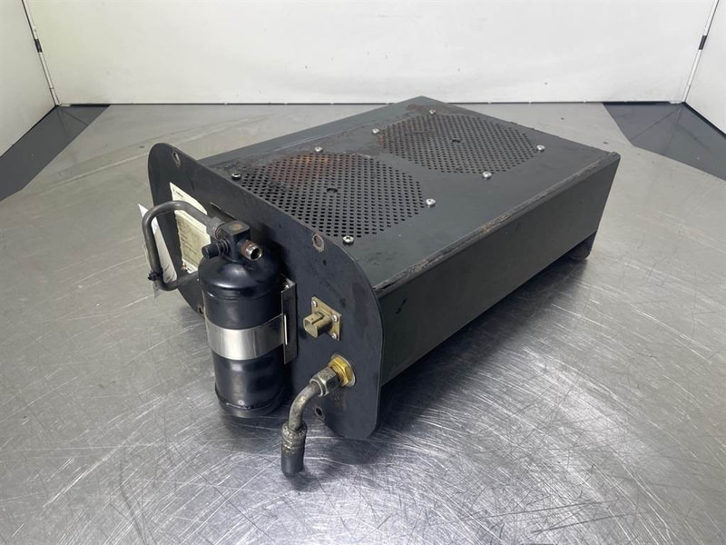 Ahlmann AZ150-4184898A-Airco condenser/Klimakondensator - Рама/ Шаси за Строителна техника: снимка 1 Ahlmann AZ150-4184898A-Airco condenser/Klimakondensator - Рама/ Шаси за Строителна техника: снимка 1