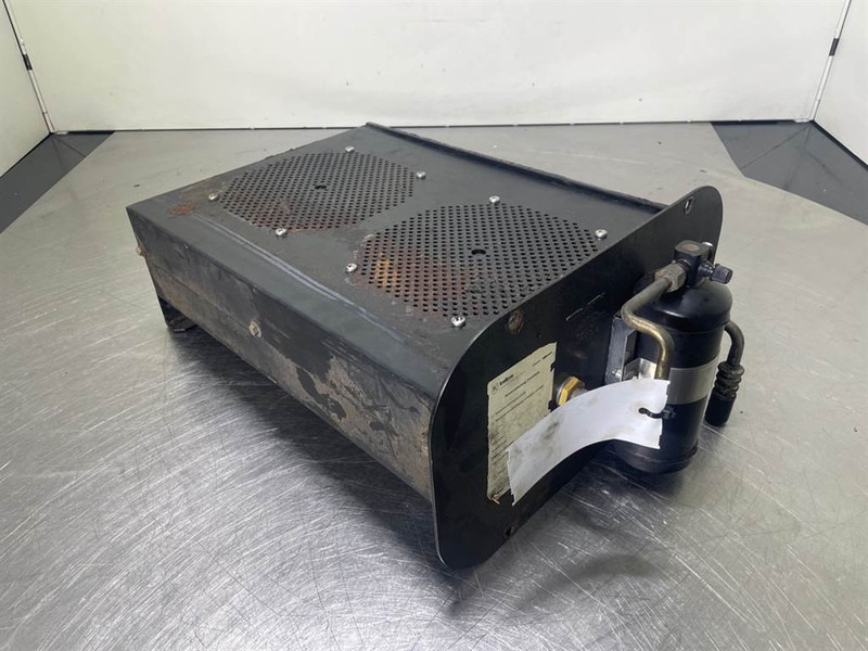 Ahlmann AZ150-4184898A-Airco condenser/Klimakondensator - Рама/ Шаси за Строителна техника: снимка 3 Ahlmann AZ150-4184898A-Airco condenser/Klimakondensator - Рама/ Шаси за Строителна техника: снимка 3