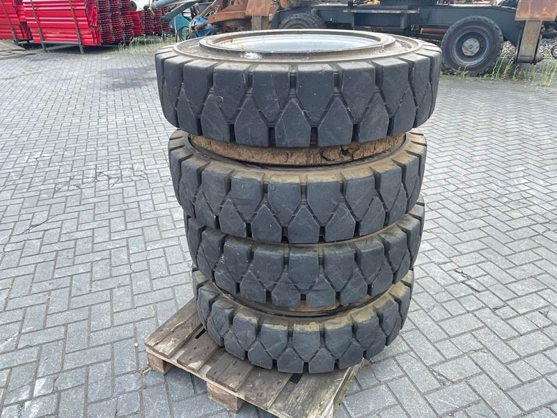 Athletik 10.00-20 - SOLID - Tire/Reifen/Band - Гуми и джанти за Строителна техника: снимка 3 Athletik 10.00-20 - SOLID - Tire/Reifen/Band - Гуми и джанти за Строителна техника: снимка 3