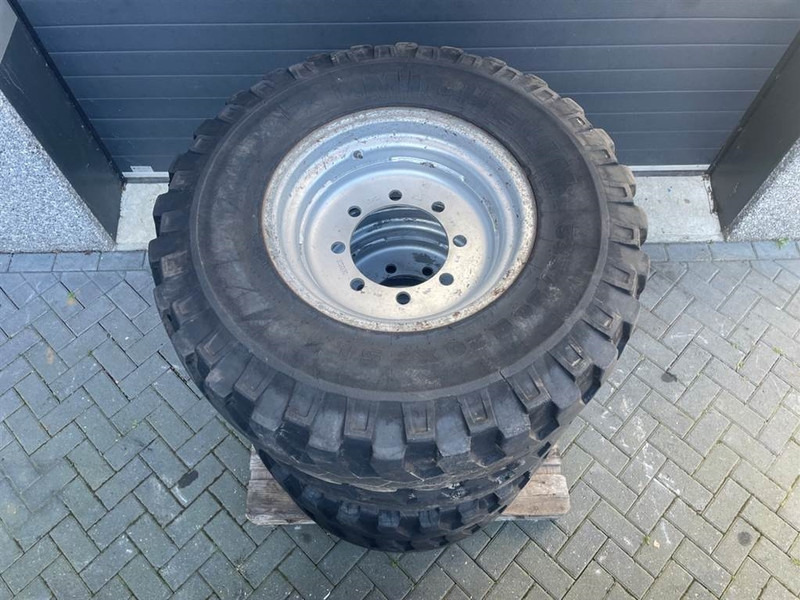 Atlas AR65-Michelin 335/80R20 (12.5R20)-Tire/Reifen/Band - Гуми и джанти за Строителна техника: снимка 5 Atlas AR65-Michelin 335/80R20 (12.5R20)-Tire/Reifen/Band - Гуми и джанти за Строителна техника: снимка 5