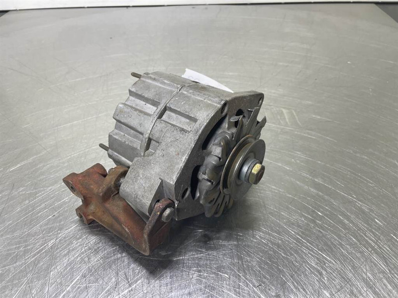 Bosch 0120488208-28V 35A-Alternator/Lichtmaschine/Dynamo - Двигател за Строителна техника: снимка 2 Bosch 0120488208-28V 35A-Alternator/Lichtmaschine/Dynamo - Двигател за Строителна техника: снимка 2
