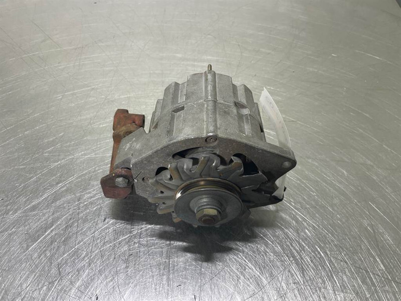Bosch 0120488208-28V 35A-Alternator/Lichtmaschine/Dynamo - Двигател за Строителна техника: снимка 1 Bosch 0120488208-28V 35A-Alternator/Lichtmaschine/Dynamo - Двигател за Строителна техника: снимка 1