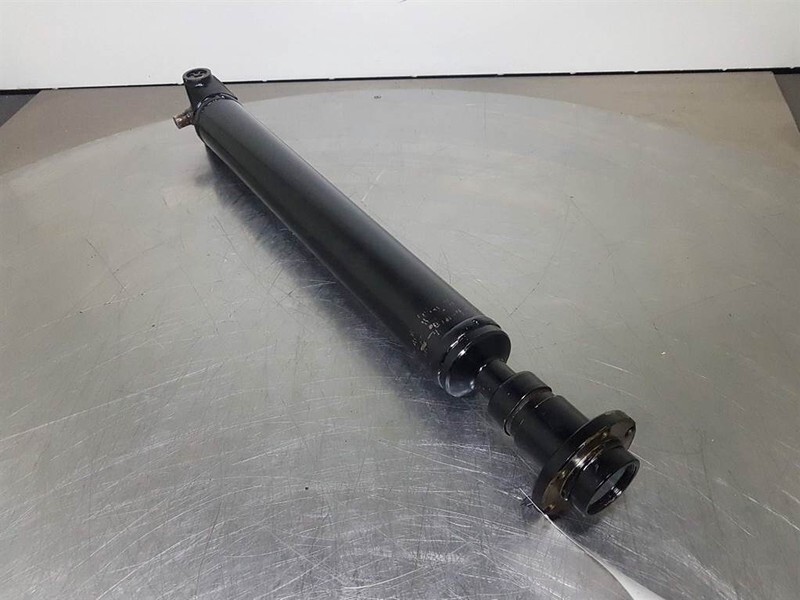 Case 621D - Propshaft/Gelenkwelle/Cardanas - Ос и части за Строителна техника: снимка 2 Case 621D - Propshaft/Gelenkwelle/Cardanas - Ос и части за Строителна техника: снимка 2