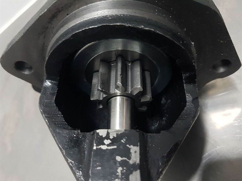 Deutz 1012/1013-24V 9T 4,0KW-Starter/Anlasser/Startmotor - Двигател за Строителна техника: снимка 4 Deutz 1012/1013-24V 9T 4,0KW-Starter/Anlasser/Startmotor - Двигател за Строителна техника: снимка 4