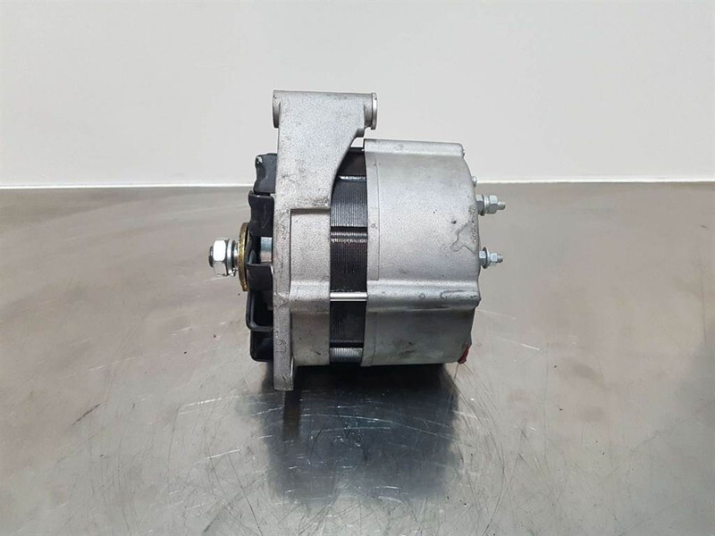 Deutz 28V 27A - Alternator/Lichtmaschine/Dynamo - Двигател за Строителна техника: снимка 3 Deutz 28V 27A - Alternator/Lichtmaschine/Dynamo - Двигател за Строителна техника: снимка 3