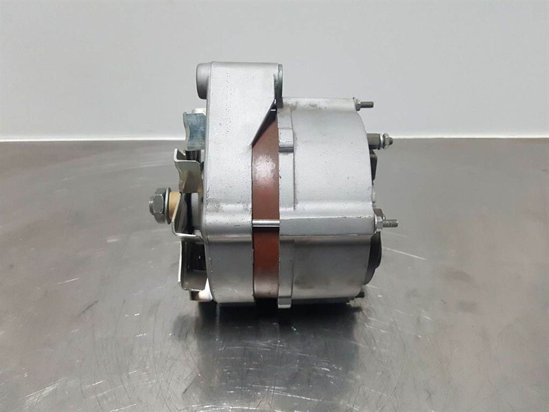 Deutz 913/1013-28V 55A-Alternator/Lichtmaschine/Dynamo - Двигател за Строителна техника: снимка 3 Deutz 913/1013-28V 55A-Alternator/Lichtmaschine/Dynamo - Двигател за Строителна техника: снимка 3