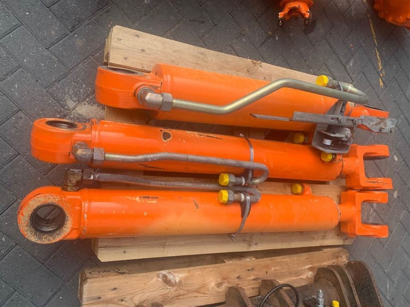 FIAT-HITACHI W 170 - Lifting cylinder/Hubzylinder/Hefcilinder - Хидравлика: снимка 2 FIAT-HITACHI W 170 - Lifting cylinder/Hubzylinder/Hefcilinder - Хидравлика: снимка 2