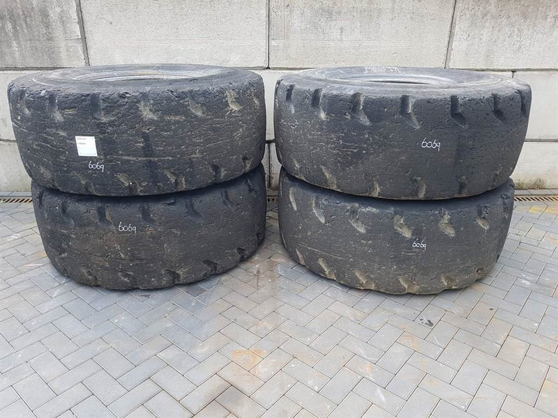 Goodyear 23.5-25 - Tyre/Reifen/Band - Гума за Строителна техника: снимка 1 Goodyear 23.5-25 - Tyre/Reifen/Band - Гума за Строителна техника: снимка 1