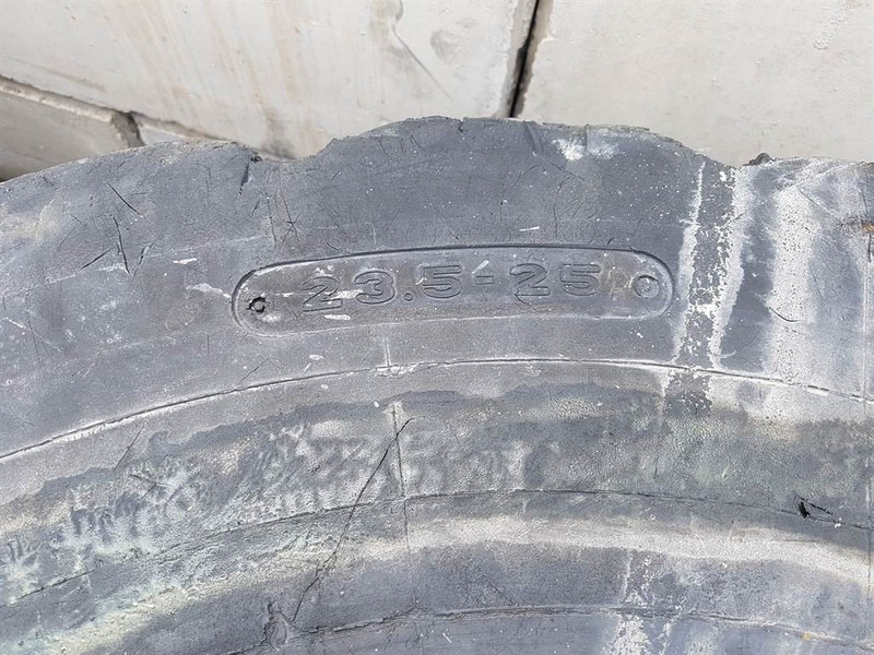 Goodyear 23.5-25 - Tyre/Reifen/Band - Гума за Строителна техника: снимка 4 Goodyear 23.5-25 - Tyre/Reifen/Band - Гума за Строителна техника: снимка 4
