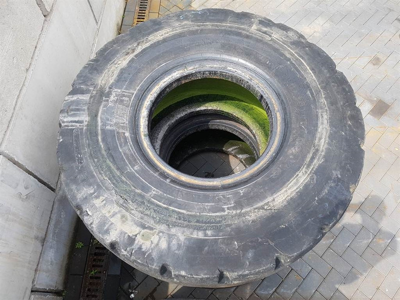 Goodyear 23.5-25 - Tyre/Reifen/Band - Гума за Строителна техника: снимка 2 Goodyear 23.5-25 - Tyre/Reifen/Band - Гума за Строителна техника: снимка 2