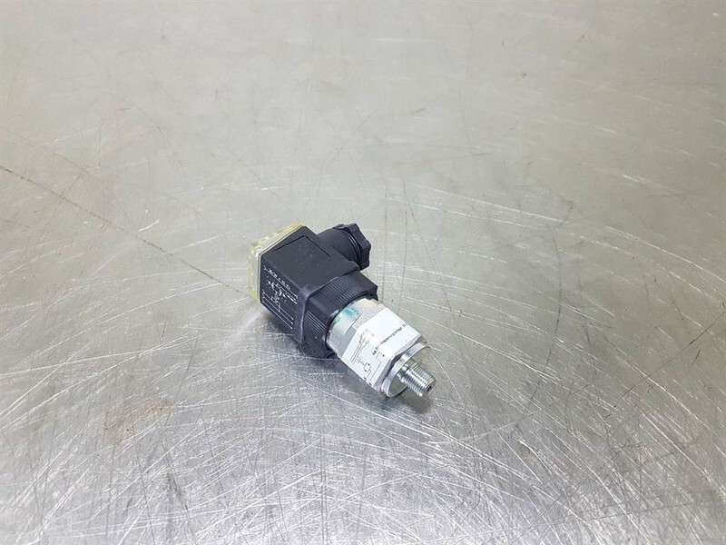 Hydac VMF 2 D.1 /-L24-301705-Clogging indicators - Електрическа система за Строителна техника: снимка 1 Hydac VMF 2 D.1 /-L24-301705-Clogging indicators - Електрическа система за Строителна техника: снимка 1