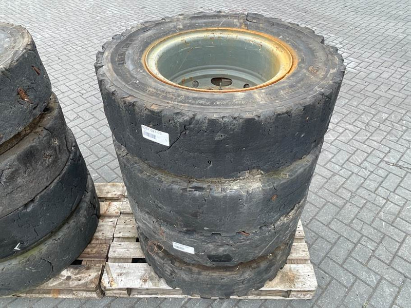 Liebherr 10.00-20 - Tire/Reifen/Band - Гуми и джанти за Строителна техника: снимка 5 Liebherr 10.00-20 - Tire/Reifen/Band - Гуми и джанти за Строителна техника: снимка 5