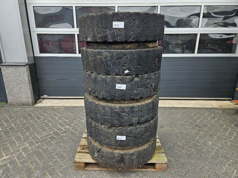 Liebherr 10.00-20 - Tire/Reifen/Band - Гуми и джанти за Строителна техника: снимка 1 Liebherr 10.00-20 - Tire/Reifen/Band - Гуми и джанти за Строителна техника: снимка 1