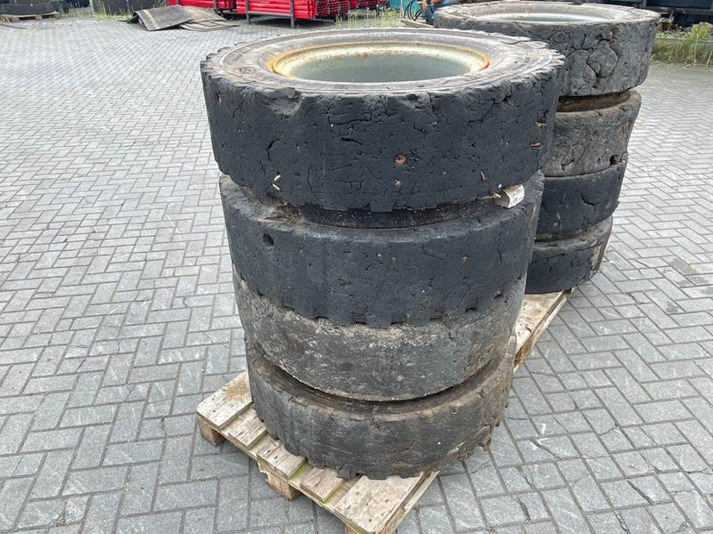 Liebherr 10.00-20 - Tire/Reifen/Band - Гуми и джанти за Строителна техника: снимка 2 Liebherr 10.00-20 - Tire/Reifen/Band - Гуми и джанти за Строителна техника: снимка 2