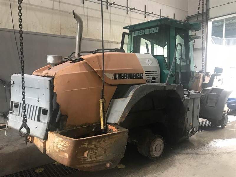 Liebherr L 544 (For parts) - Колесен товарач: снимка 1 Liebherr L 544 (For parts) - Колесен товарач: снимка 1