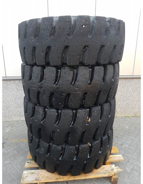 Liebherr L514 Stereo-Goodyear 17.5R25-Tire/Reifen/Band - Гума за Строителна техника: снимка 2 Liebherr L514 Stereo-Goodyear 17.5R25-Tire/Reifen/Band - Гума за Строителна техника: снимка 2
