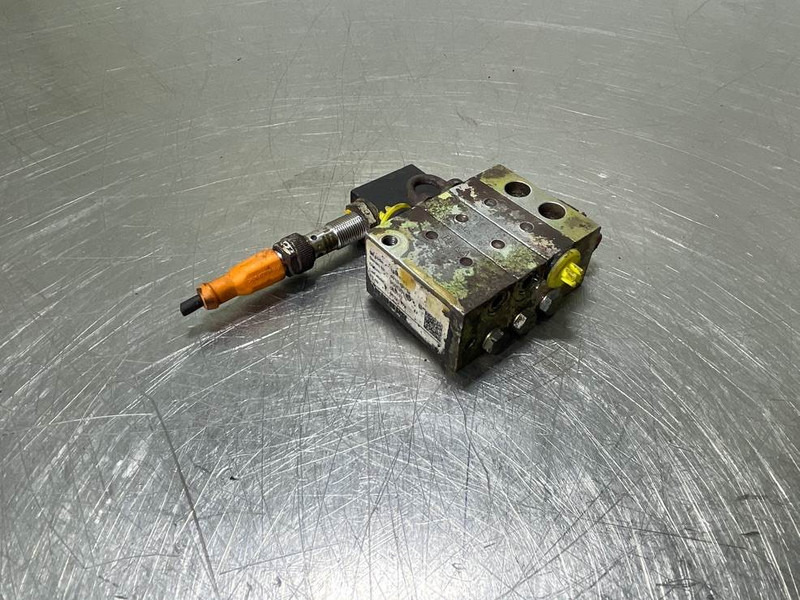 Liebherr L524-10444143 / 11341172-Lubricating system - Рама/ Шаси за Строителна техника: снимка 1 Liebherr L524-10444143 / 11341172-Lubricating system - Рама/ Шаси за Строителна техника: снимка 1