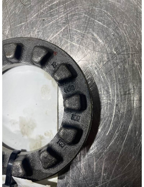 Liebherr L544-7009229-Adjusting nut/Einstellmutter - Ос и части за Строителна техника: снимка 2 Liebherr L544-7009229-Adjusting nut/Einstellmutter - Ос и части за Строителна техника: снимка 2
