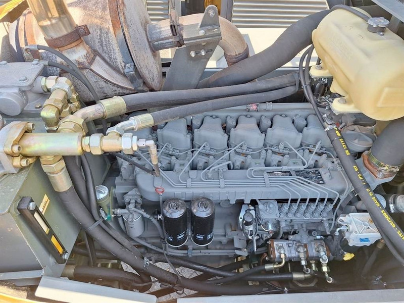 Колесен товарач Liebherr L580: снимка 14