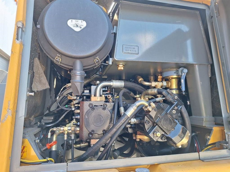 Колесен товарач Liebherr L580: снимка 12