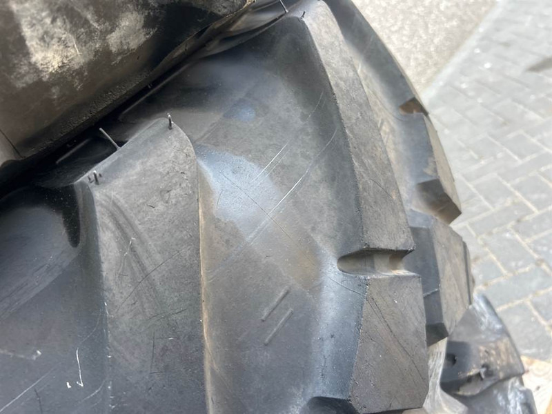 Manitou MRT2145-Mitas 18-19.5-Tire/Reifen/Band - Гуми и джанти за Строителна техника: снимка 4 Manitou MRT2145-Mitas 18-19.5-Tire/Reifen/Band - Гуми и джанти за Строителна техника: снимка 4